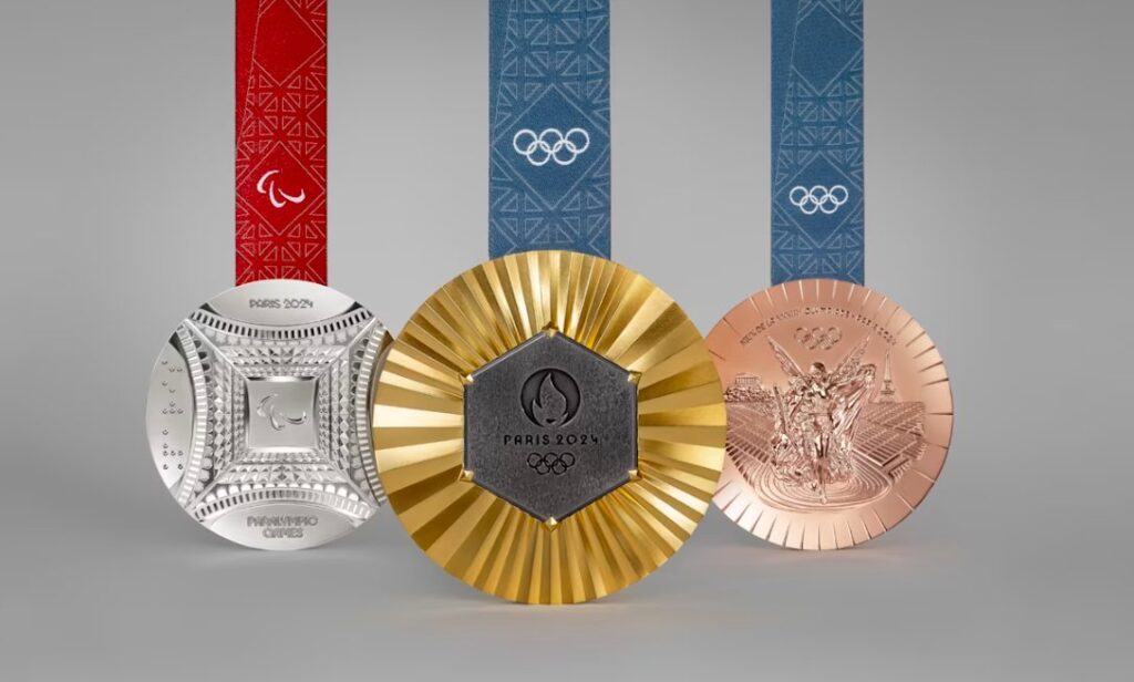 Las tres medallas que se entregarán durante los Juegos Olímpicos de París 2024
