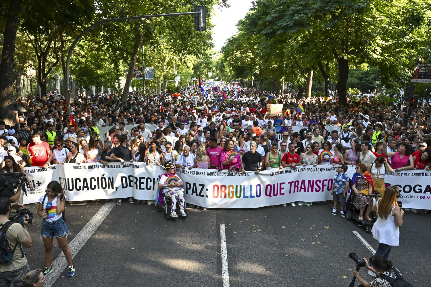 Más de 300.000 personas disfrutan de la manifestación del Orgullo en ...