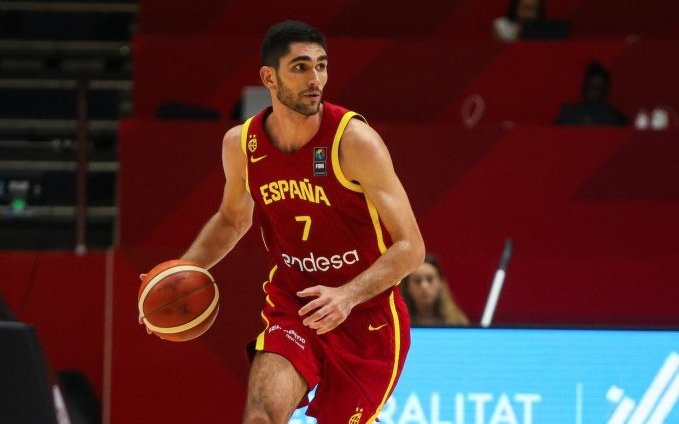 El canario Santi Aldama están en la lista de los doce jugadores convocados para los Juegos Olímpicos de París / Archivo