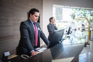 Los sindicatos rechazan de forma unánime la revisión salarial de la patronal