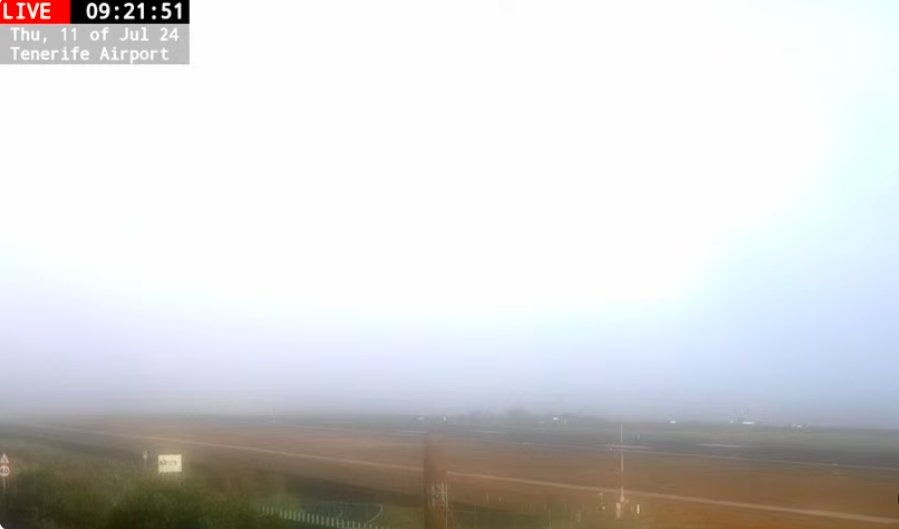 Situación que evoluciona según se capta en la webcam del aeropuerto de Tenerife Norte del perfil de youtube LanzaroteWebcam