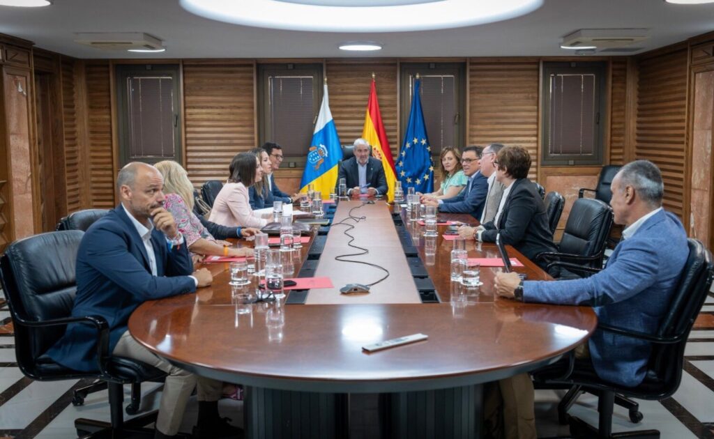 Consejo de Gobierno abordó la situación migratoria en Canarias.