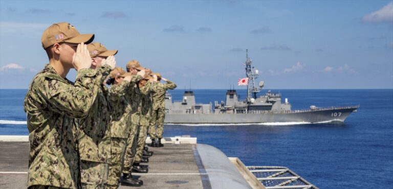 Japón denuncia la entrada de un barco militar de China en las aguas del país
