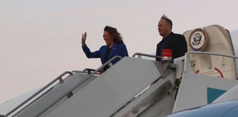 Kamala Harris llega a Chicago para Convención Nacional Demócrata