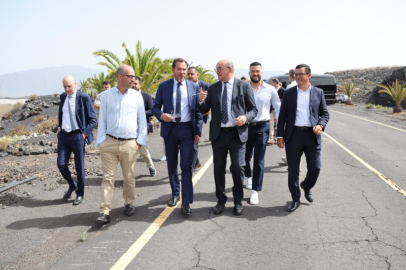 Imágenes de la visita del ministro Óscar Puente a la carretera de La Costa en La Palma. Foto Gobierno de Canarias