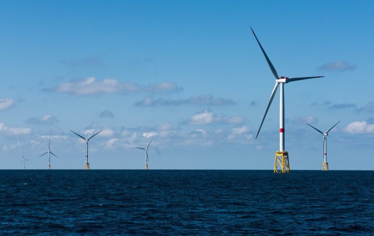 Canarias se postula como la primera región española en desarrollar proyectos de energía eólica marina