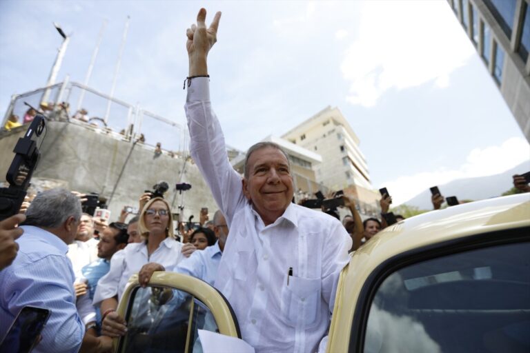 Venezuela ofrece 100.000 dólares por información sobre el paradero de Edmundo González