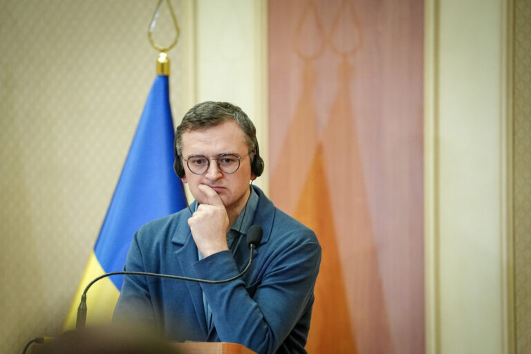 Dimite el ministro de Exteriores de Ucrania
