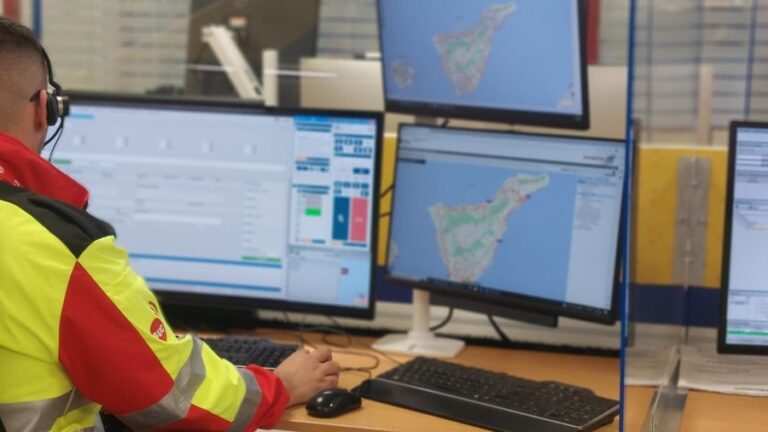 Un ciclista resulta herido al precipitarse unos 15 metros en una carretera de Tenerife