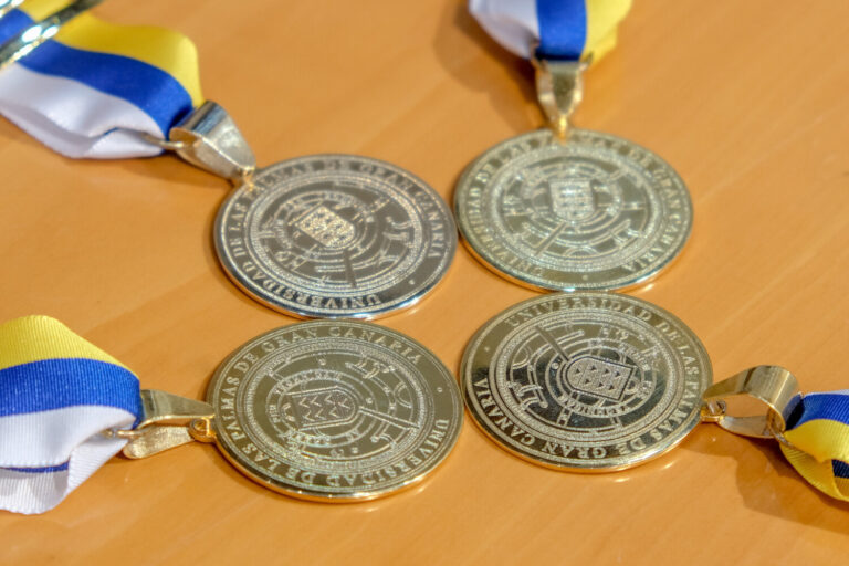 RTVC, Radio ECCA, UD Las Palmas y Asociación Cultural Coros y Danzas de Ingenio, medallas de la ULPGC