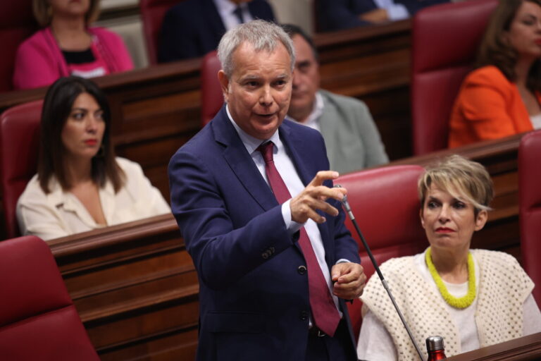 El PSOE pide un pacto social, político e institucional para acabar con la pobreza en las islas
