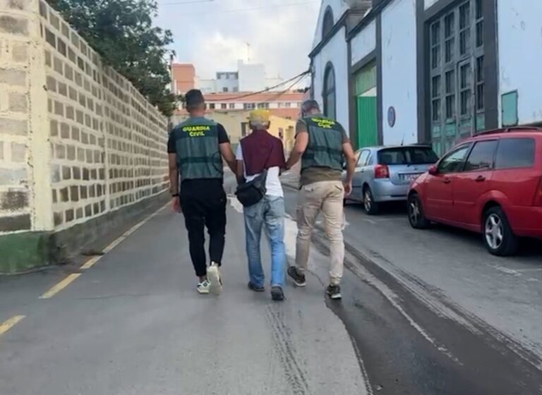 Libertad provisional para el detenido por tocamientos a mujeres en guaguas de Global