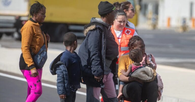 Amnistía Internacional advierte de graves fallos que vulneran los derechos los menores migrantes en Canarias