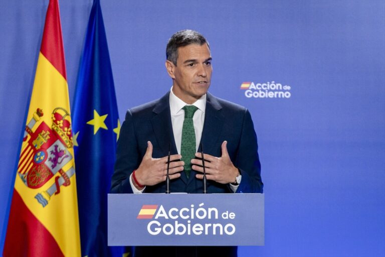 Sánchez anuncia recursos para proteger las fronteras africanas y combatir las mafias de tráfico de personas