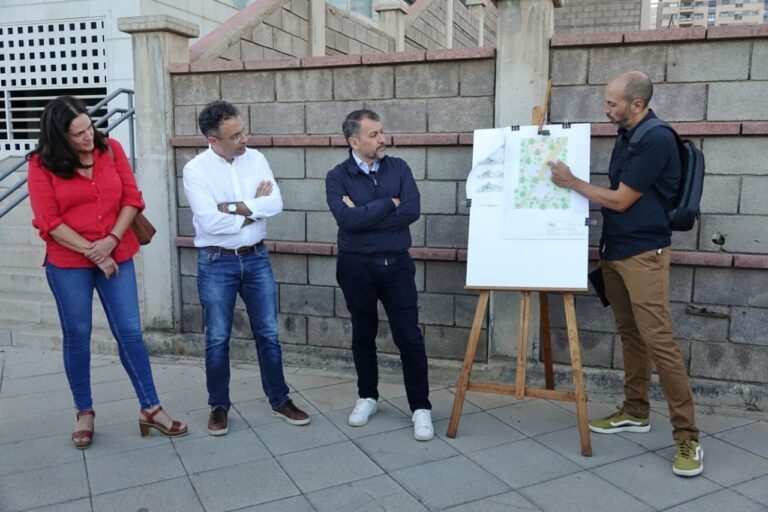 El ayuntamiento de Santa Cruz de Tenerife se reúne con vecinos de Cabo Llanos para fijar la nueva zona verde