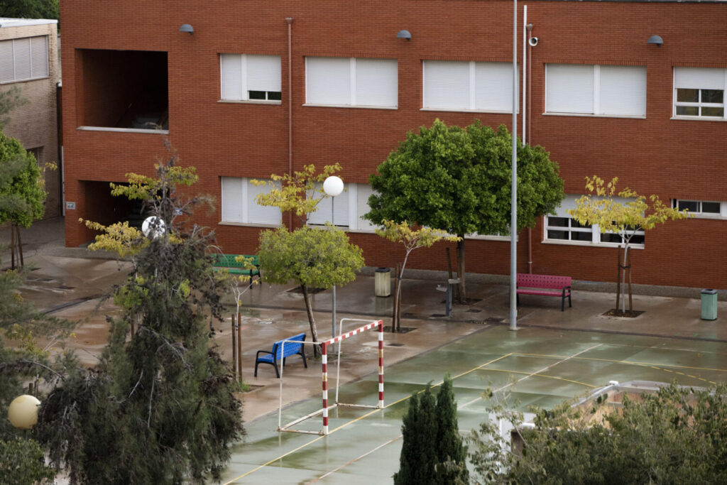 Vista de un colegio cerrado debido a las lluvias e inundaciones en Castellón de la Plana