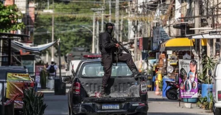Un tiroteo entre policías y narcos en Río de Janeiro deja tres muertos y tres heridos