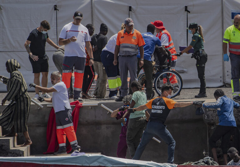 Salvamento Marítimo rescata a 180 migrantes en Lanzarote y El Hierro