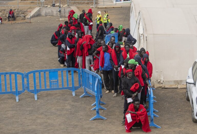 Instalan una carpa en El Hierro para atender a menores migrantes