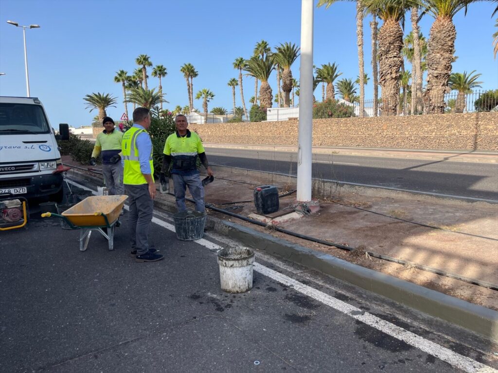 El Cabildo de Lanzarote cierra el primer tramo de acceso a Playa Blanca desde este domingo