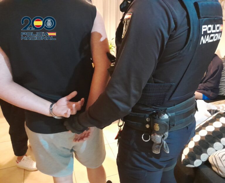 Detienen a un hombre por inmigración irregular y falsedad documental