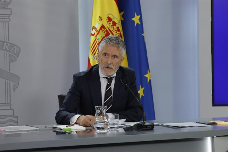 Marlaska defiende la cooperación con los países emisores de migrantes para “salvar vidas”