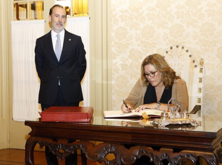 El Parlamento de las Islas Baleares recibe a Astrid Pérez