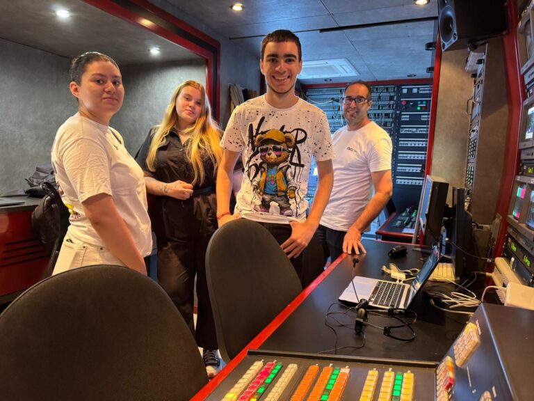 Estudiantes del IES La Aldea realizan un informativo en directo en Campus RTVC