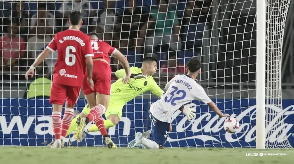 Dani Fernández con 16 años marcó el 1-0 tras un centro de Luismi Cruz