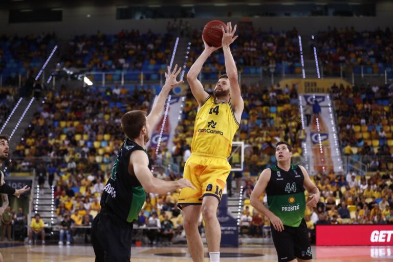 76-78 | El Dreamland Gran Canaria vence al Joventut Badalona en la prórroga