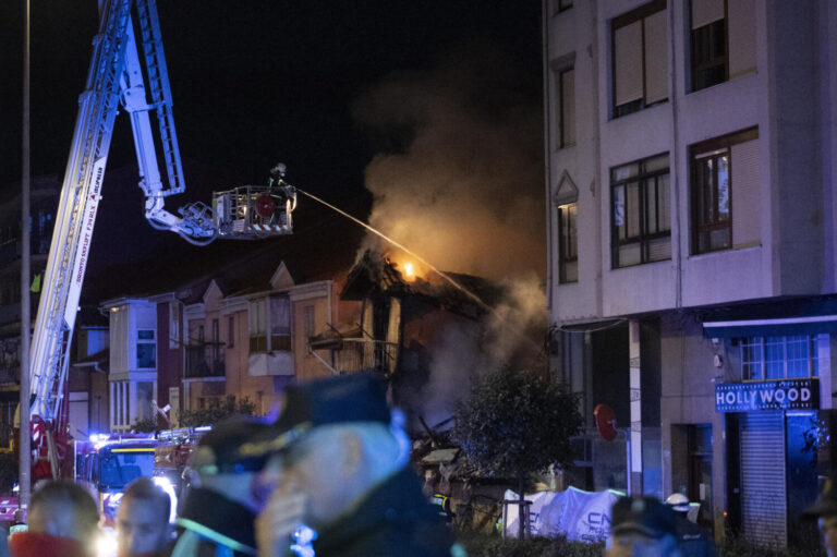 Una explosión de gas deja tres muertos y diez heridos en Santander