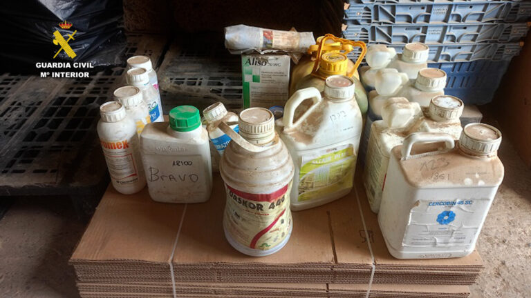 Incautan fitosanitarios prohibidos en una explotación agrícola de Tenerife