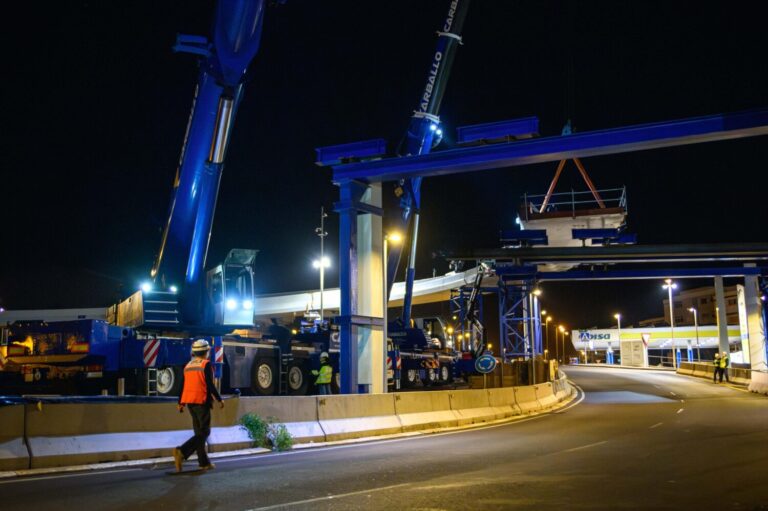 La pasarela de Padre Anchieta ya tiene la mitad de sus módulos instalados