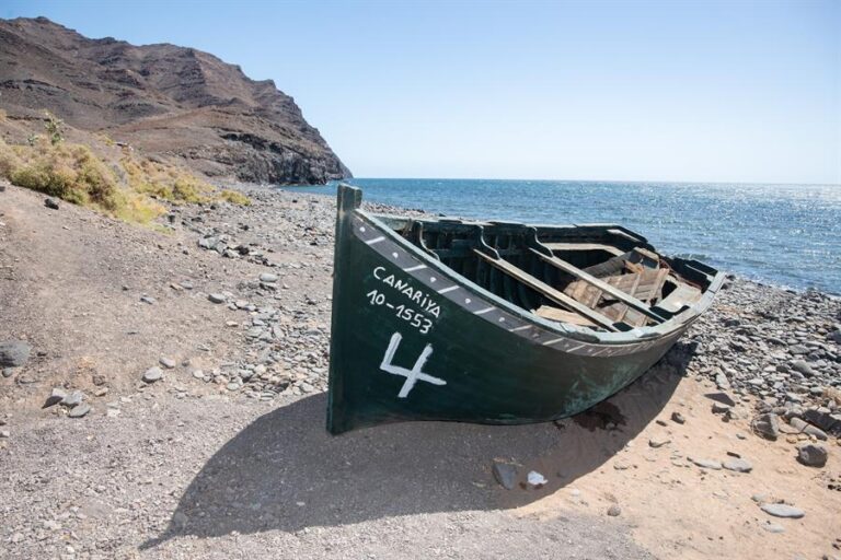 La Fiscalía pide 5 años de cárcel para los patrones de una patera que llegó a Canarias