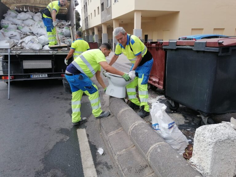Retiran más de 33.000 kilos de vertidos incontrolados en Las Palmas de Gran Canaria