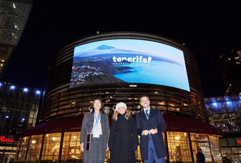Canarias presente un año más en la World Travel Market. Dimple Melwani, consejera delegada de Turismo de Tenerife; Lope Afonso, vicepresidente y consejero de Turismo; y Rosa Dávila/ Turismo de Tenerife