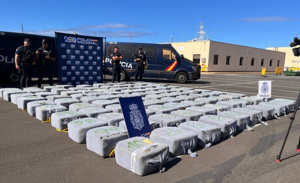 Cargamento de cocaína incautada en un pesquero a unas 500 millas de Canarias. Imagen: EUROPA PRESS
