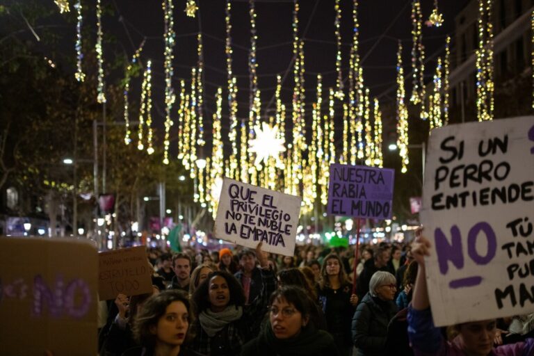 Canarias se manifiesta para reivindicar la eliminación de la violencia de género