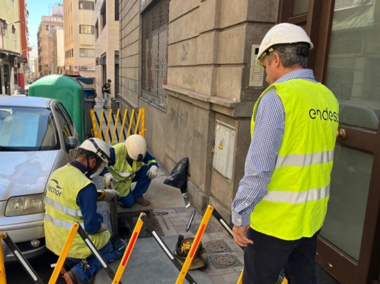 Ordenan expedientar a Endesa por cortar la luz cuatro meses a un vecino de Adeje