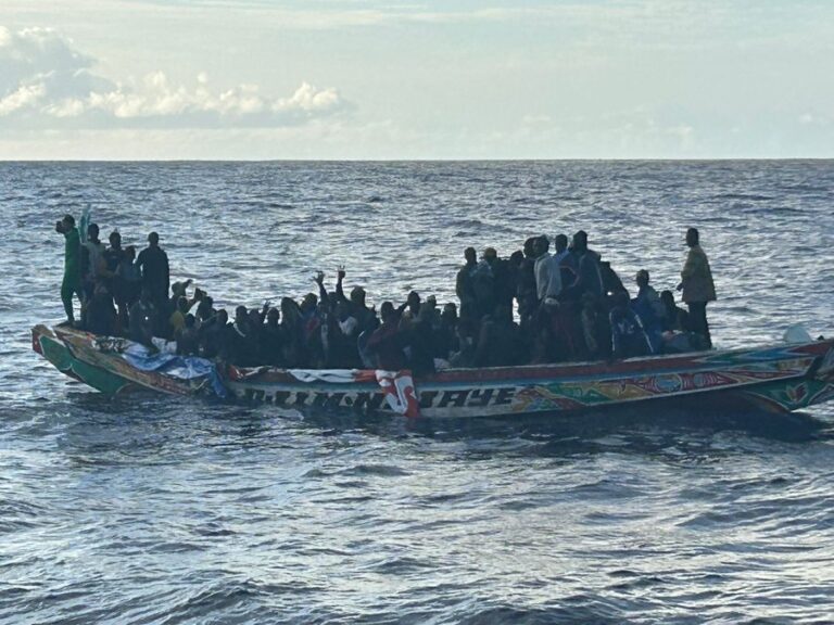 Salvamento Marítimo rescata dos cayucos con 243 migrantes, en El Hierro