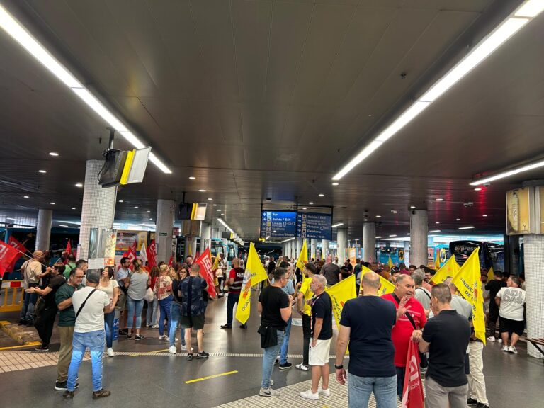 Continúa la huelga de guaguas en Canarias