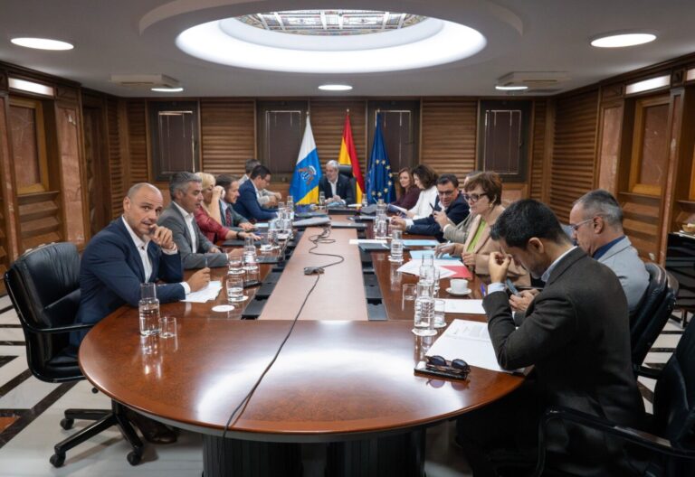 Canarias a la espera del Estado en medio de un repunte migratorio en la ruta canaria