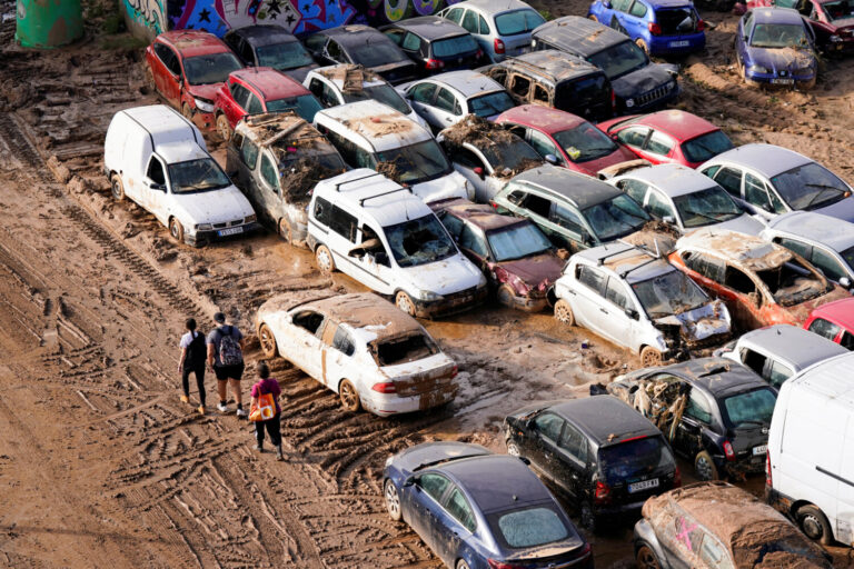 Última hora de la dana | Unos 800 peritos trabajan en los peritajes de la dana, el doble de todo un año en Valencia