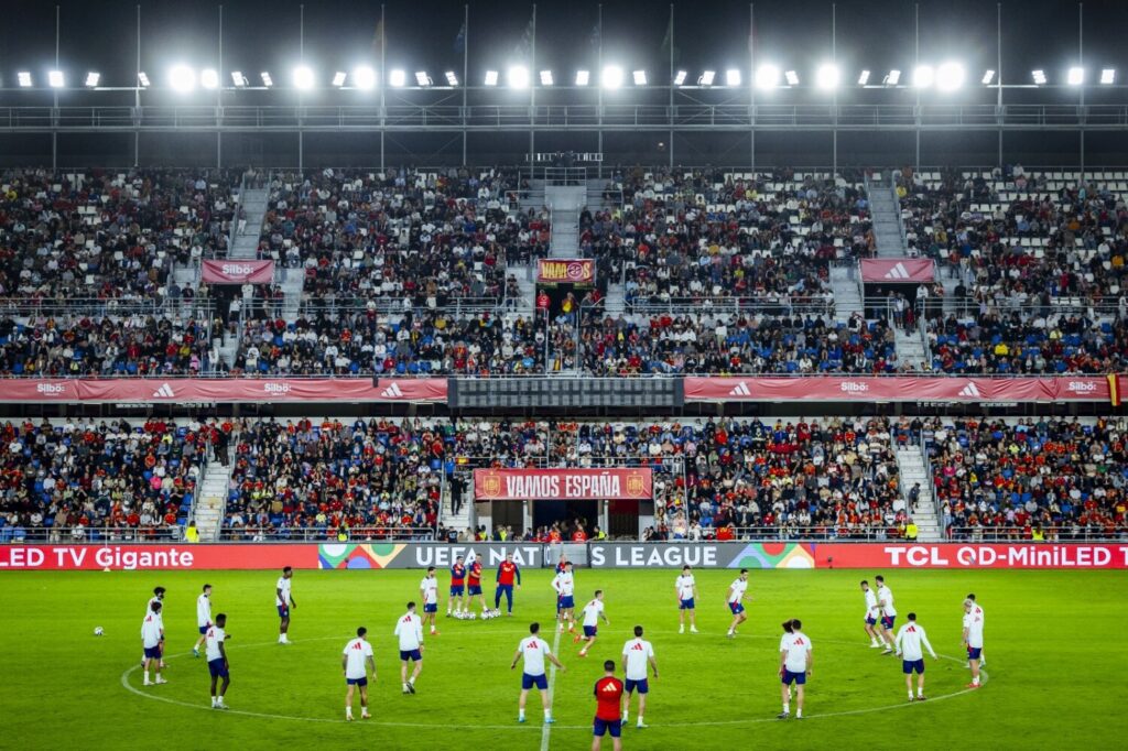 Miles de personas asistieron al entrenamiento previo de la Selección Española en el Heliodoro Rodríguez López / Selección Española