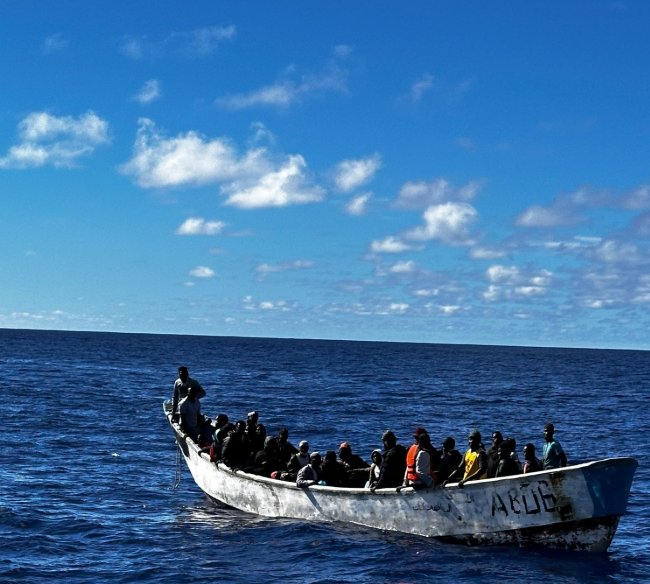 Llegan 5 cayucos a las islas