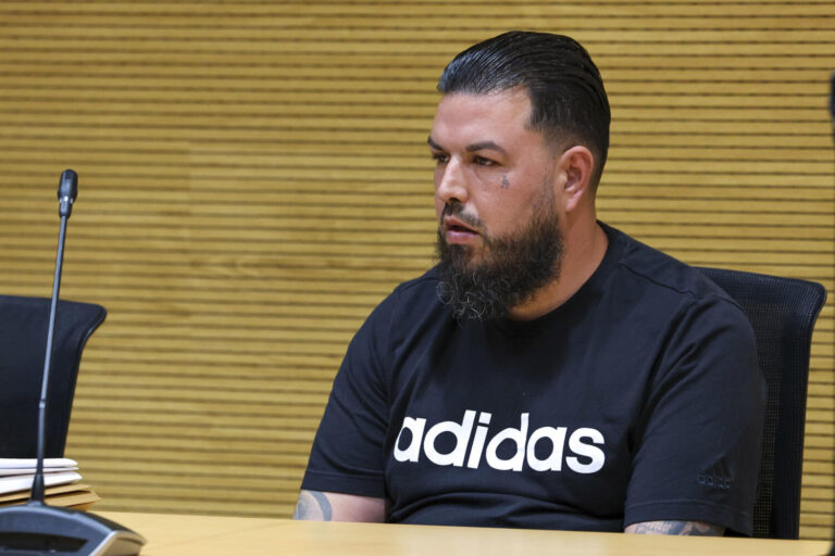 Reconoce que asesinó a su abuela y pegó a su padre al sufrir un brote psicótico
