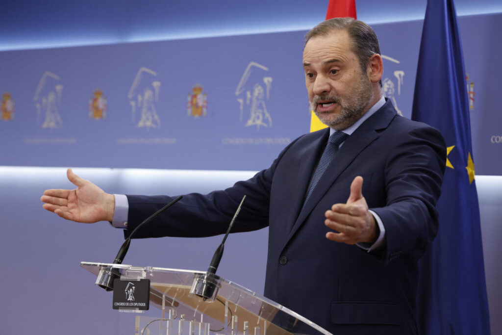 Ábalos denuncia a la Guardia Civil