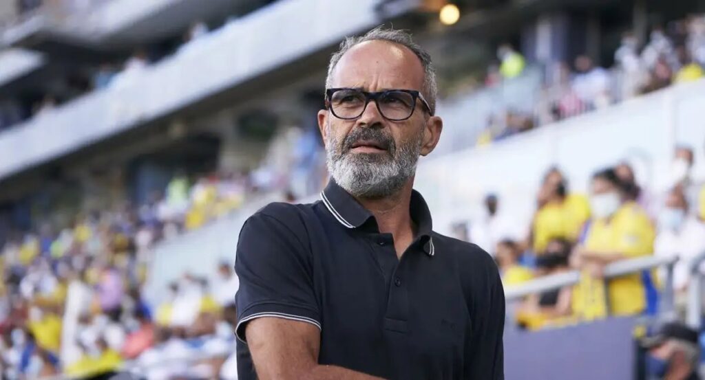 Álvaro Cervera, entrenador del CD Tenerife, admite que la situación es "complicada"