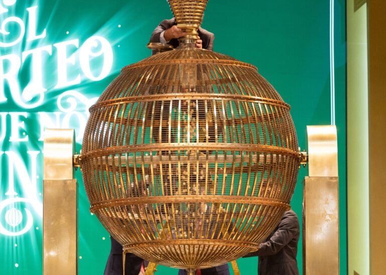 La Lotería de Navidad repartirá 2.702 millones de euros en premios, 112 millones más