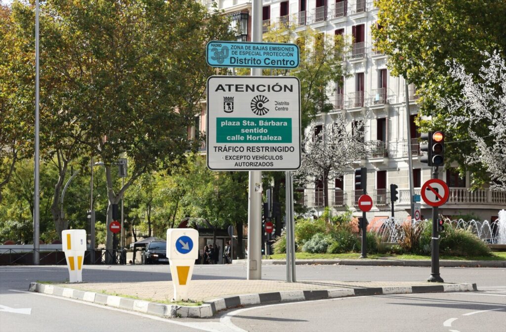 Imagen de archivo de una Zona de Bajas Emisiones en Madrid